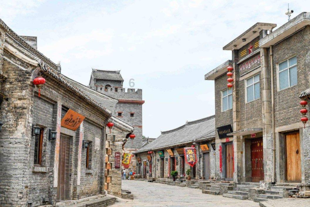 每个月家里只给1500元生活费，如何才能过上精致的大学生活？游戏画面